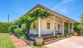 Luxury Hinterland Cottage - Hot Tub - Pet Friendly